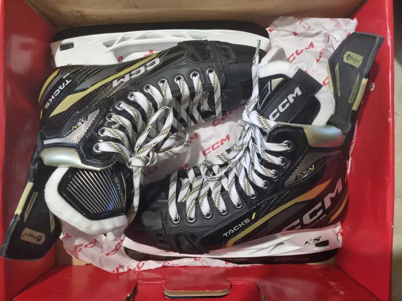 CCM AS-V Pro Hockey Skates 8.5 (New)