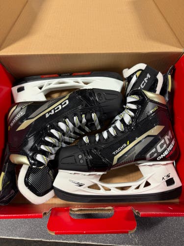 CCM Tacks AS-590 Hockey Skates Regular Width 4.5 (New)