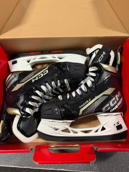 CCM Tacks AS-590 Hockey Skates Regular Width  4.5 (New)