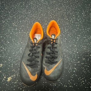 Used Nike Soccer Cleats Orange Junior 04.5 11849-S000026277