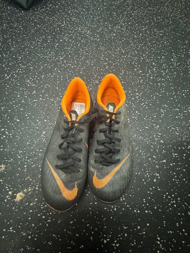 Used Nike Soccer Cleats Orange Junior 04.5 11849-S000026277
