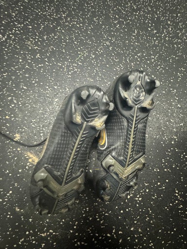 Used Nike Jr FB Cleats Black Junior 01.5 11849-S000027380