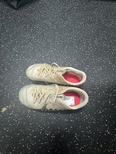Used Nike Soccer Cleats Grey Junior 04.5 11849-S000024424