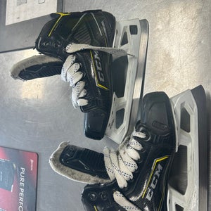 Used CCM SUPERTACKS 9370 Junior Hockey Skate Junior 05 11849-S000029532