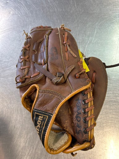 Used Wilson A2154 BB/SB Glove RH Throw Brown 12" 11868-S000063682