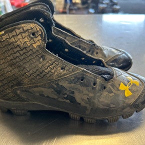 Used Under Armour BATMAN BB/SB Cleats Red Junior 04.5 11868-S000063837