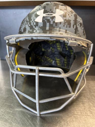 Used Under Armour HELMET W/MASK Batting Helmet w/Mask Black S/M 11868-S000063446