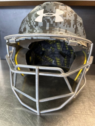 Used Under Armour HELMET W/MASK Batting Helmet w/Mask Black S/M 11868-S000063446