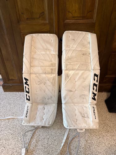 30” +1 CCM EFLEX 5.9 Goalie Leg Pads (Used)