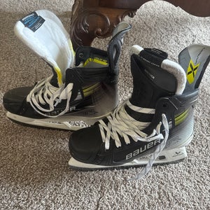 Bauer Vapor Hyperlite 2 Hockey Skates Regular Width 9.5 (New)