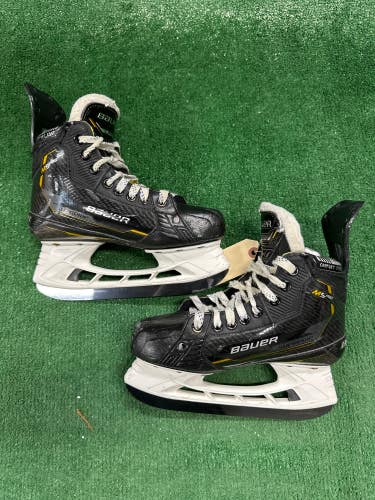 Intermediate Bauer Supreme M5 Pro Hockey Skates Size 4 (Used)