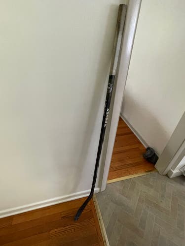 Junior Bauer Proto R Right Handed Hockey Stick P28 (Used)