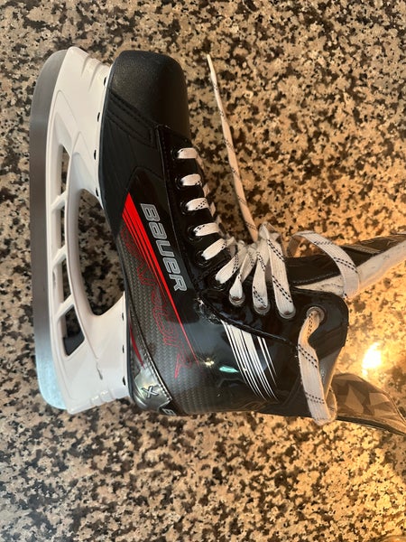 2024 Bauer Vapor X3 Hockey Skates Regular Width 10 (Used)
