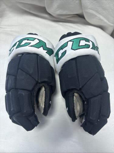 Junior size 11 inch CCM Tacks Bay State Breakers ice hockey player gloves