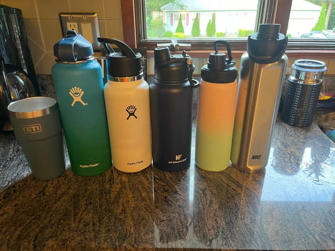6 Assorted Insulated Bottles.(Yeti, Hydro Flask, Hydraflow, Nike)
