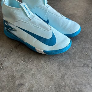 Nike Mercurial Superfly 10 Club Indoor Soccer Shoes Youth Size 4