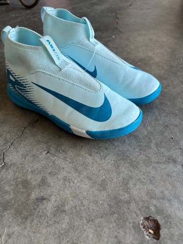Nike Mercurial Superfly 10 Club Indoor Soccer Shoes Youth Size 4