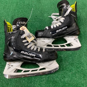 Senior Bauer Supreme Ignite Pro+ Hockey Skates 7.5 (Used)