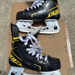CCM Super Tacks 9380 Hockey Skates Regular Width  Size 2.5 (Used)