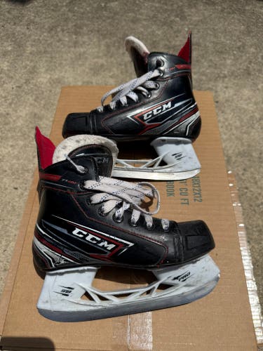 CCM JetSpeed FT490 Hockey Skates Regular Width 13.5 (Used)