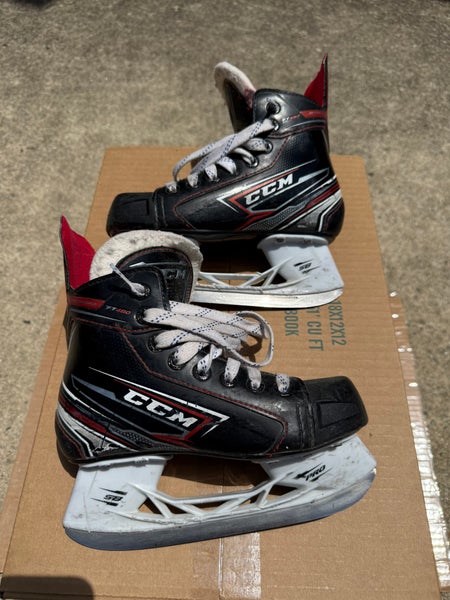 CCM JetSpeed FT490 Hockey Skates Regular Width  13.5 (Used)