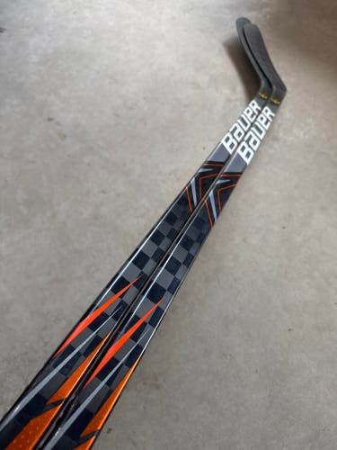 2 PACK P92 95 Flex Senior Bauer Vapor Fly Light Right Hand Hockey Stick Pro Stock NCAA.