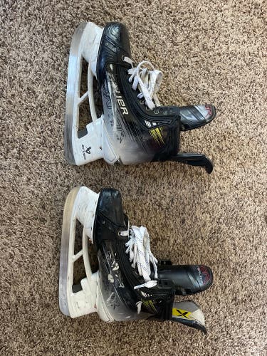 Bauer Vapor Hyperlite 2 Hockey Skates 7.5 (Used)