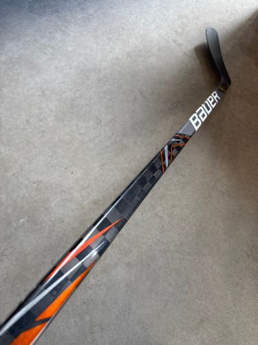 P92 95 Flex Senior Bauer Vapor Fly Light Right Hand Hockey Stick Pro Stock NCAA.