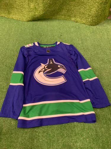 Vancouver Canucks Jersey 52 Adidas (Used)