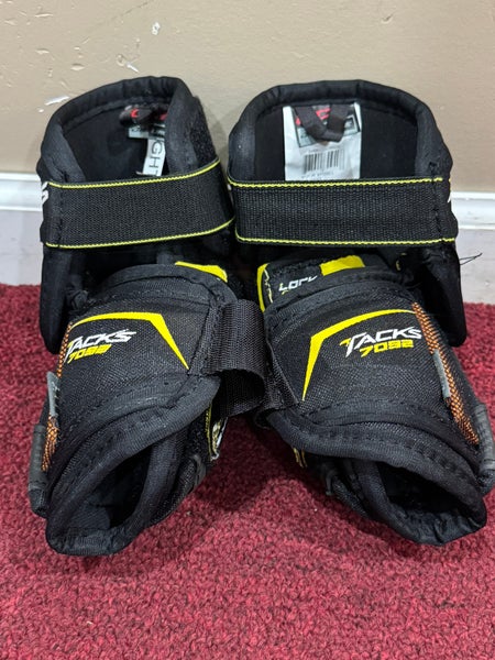 New CCM Tacks 7092 Junior Large Elbow Pads Item#7092