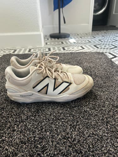 White Men's Size M 10.0 (W 11.0) Adult New Balance Low Top 3000v7 Metal (Used)