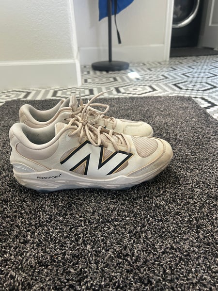 White Men's Size M 10.0 (W 11.0) Adult New Balance Low Top 3000v7 Metal (Used)