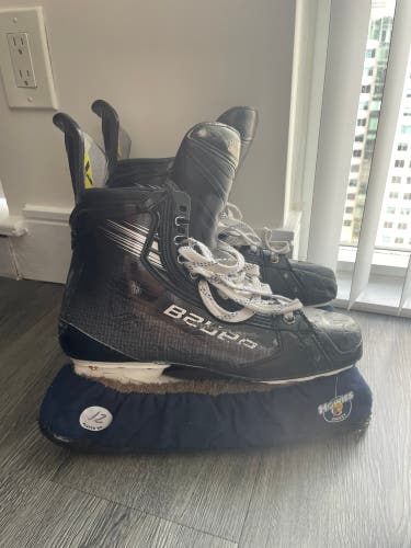 2024 Bauer Vapor Hyperlite 2 Hockey Skates Regular Width Pro Stock 9.5 (Used)