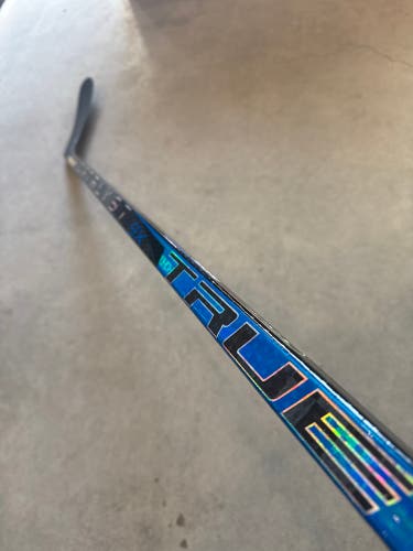 90 Flex P92M Senior True catalyst 9x Right Hand Hockey Stick Pro Stock (New)