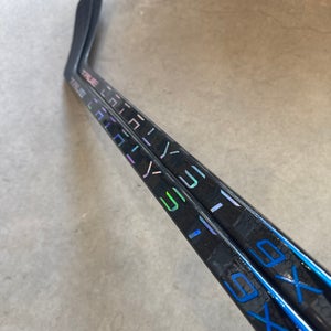 80 Flex P28 Senior True catalyst 9x Right Hand Hockey Stick Pro Stock (New)