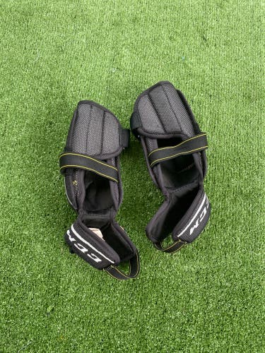 Medium Junior CCM Tacks 9550 Elbow Pads (Used)