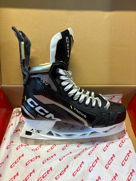 CCM AS-V Hockey Skates Regular Width Size 10 [SKAS5:SR]