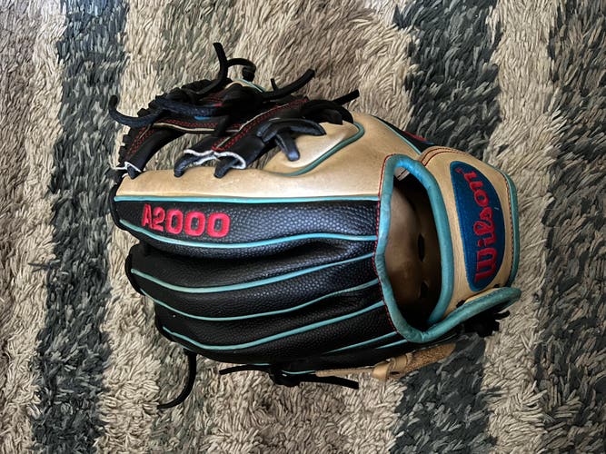 2019 Wilson Right Hand Throw Infield DP15 A2000 Baseball Glove 11.5" (Used)