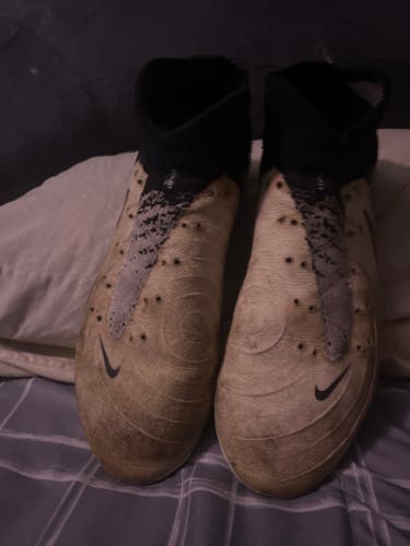 Black Men's Size M 8.0 (W 9.0) Nike Phantom Luna Elite Turf Cleats Cleats (Used)