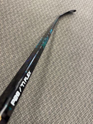 Bauer Twitch 77 Flex P28 curve left hand stick