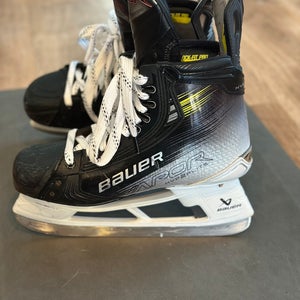 Bauer Vapor Hyperlite 2 Hockey Skates Regular Width Size  9 Fit 2(Used)
