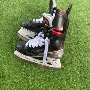 Bauer Vapor 3X Hockey Skates Regular Width Size 5 (Used)