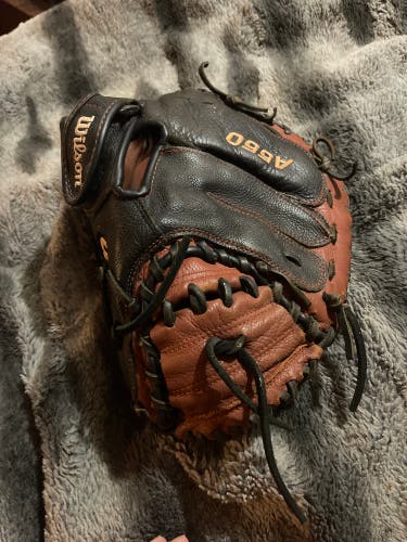 Catcher's Wilson RH A550 Baseball Glove 32" (Used)