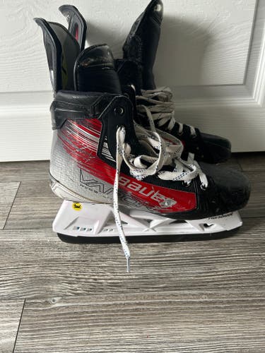 2025 Bauer Vapor Hyperlite 2 Hockey Skates Extra Wide Width Pro Stock 8 (Used)