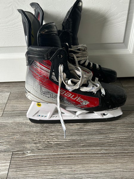 2025 Bauer Vapor Hyperlite 2 Hockey Skates Extra Wide Width Pro Stock 8 (Used)