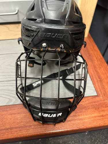 Medium Bauer Re-Akt 150 Helmet (Used)