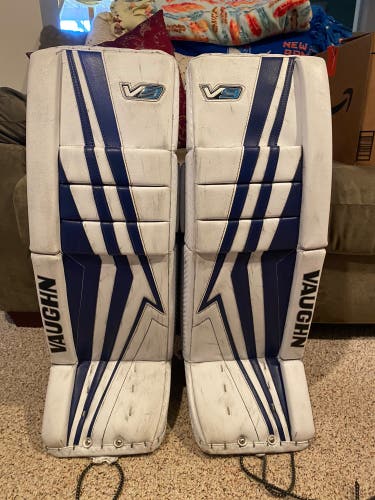30" Vaughn V9 Goalie Leg Pads (Used)
