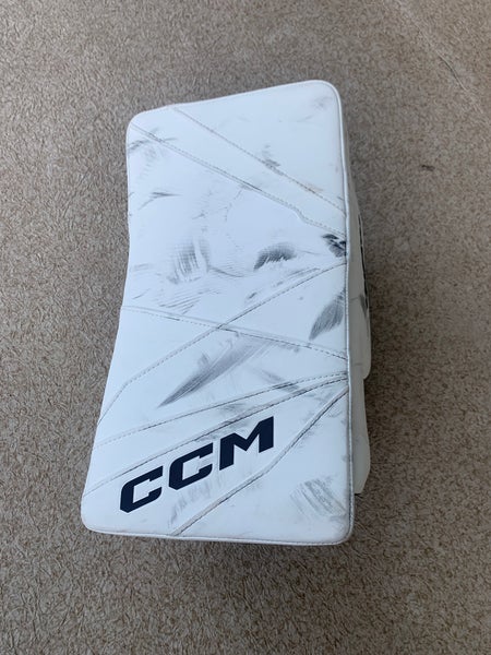 LIKE NEW CCM Axis 2.9 Regular (Used)……..