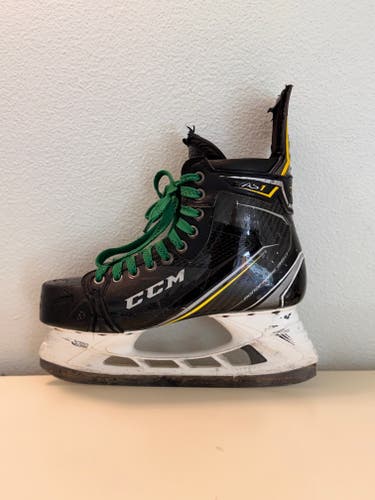 CCM Super Tacks AS1 Hockey Skates Regular Width 8.5 (Used)