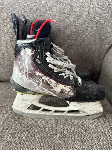 Bauer Vapor Hyperlite Hockey Skates Narrow Width Pro Stock 7 (Used)